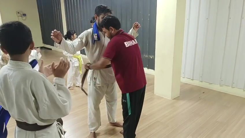 Video of a Judo belt-tying and technique session at Sports Zone LLP, Patna